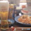 冷凍餃子１２個に缶は二缶！