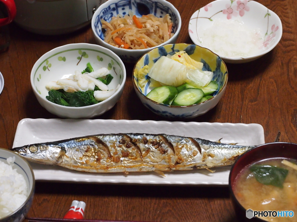 夕食はさんまの塩焼き