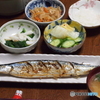 夕食はさんまの塩焼き