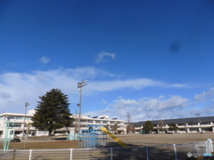 母校と空と雲と