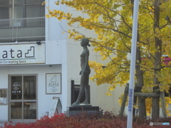 色づく街角
