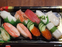 夕食は寿司