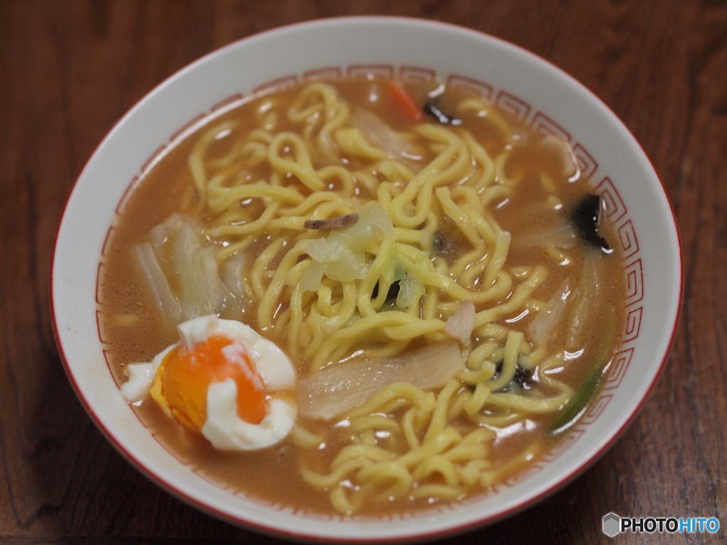 麺神濃厚醤油+肉入カット野菜