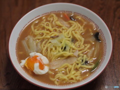 麺神濃厚醤油+肉入カット野菜 麺神濃厚醤油+肉入カット野菜