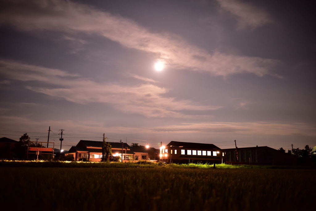 月夜の駅