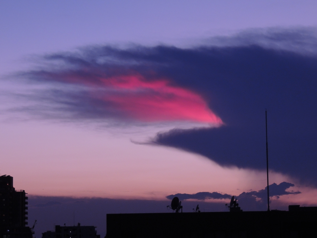 龍のような夕焼け雲