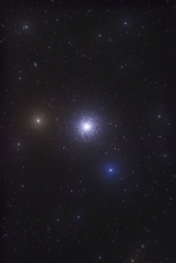 霧の中の球状星団 M13