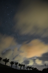 雲の合間の星