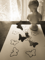 蝶と石膏像