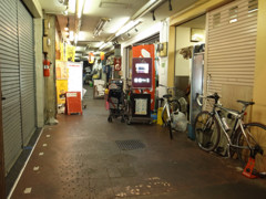 夜・渋谷区・商店街