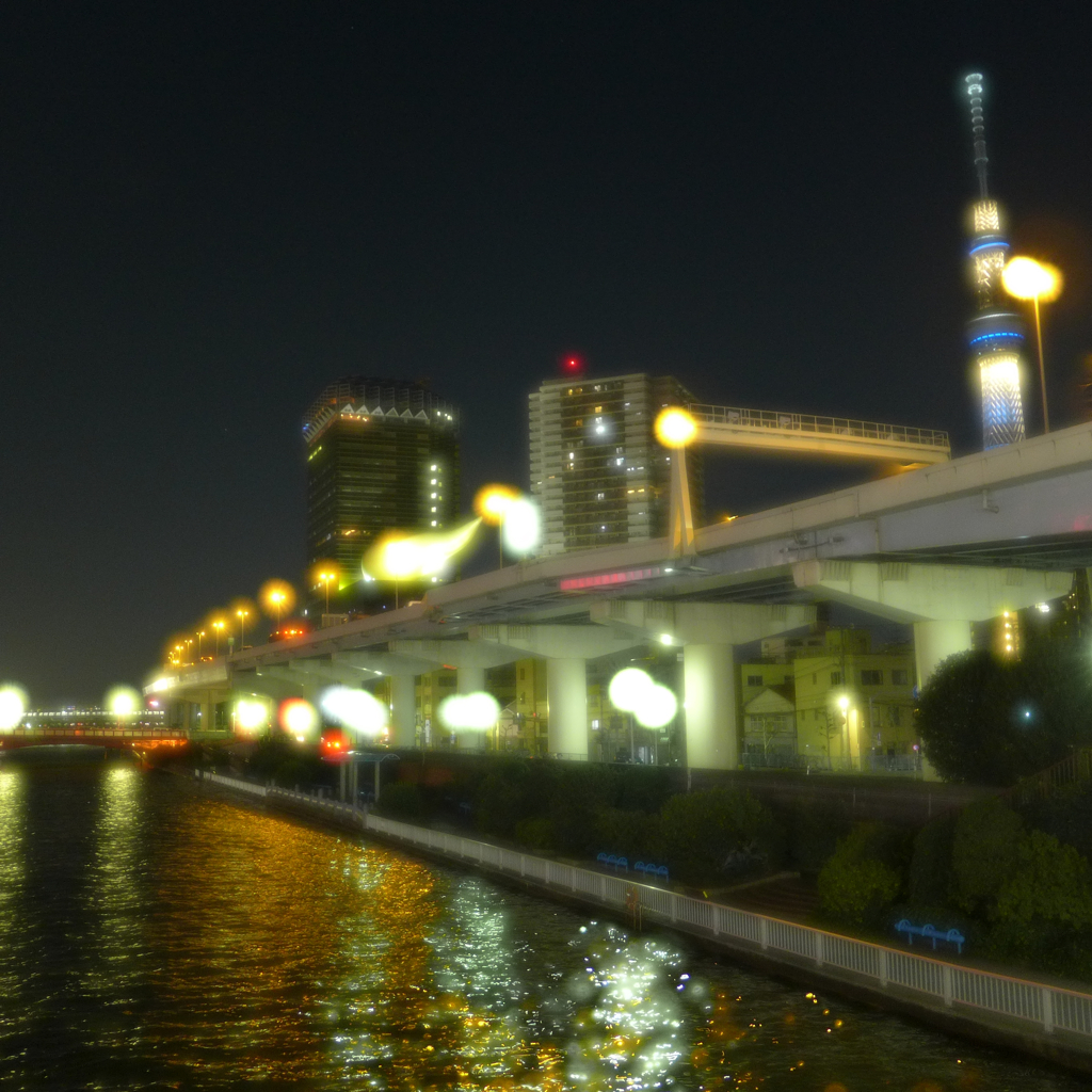 駒形橋から露光間デフォーカスちょこっと押上タワー