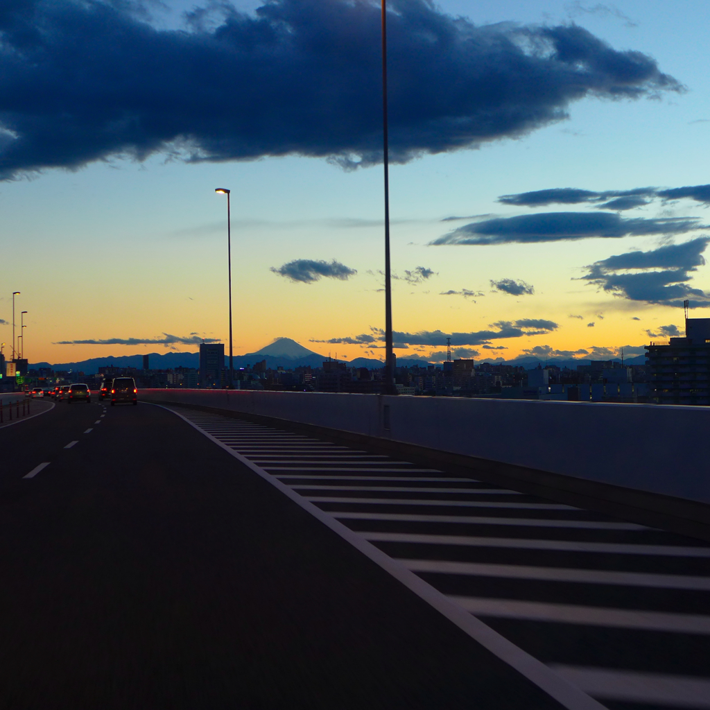 首都高･夕焼け･富士山シルエット