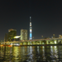 隅田川へ階段を下りて押上タワー・ソフトフォーカス