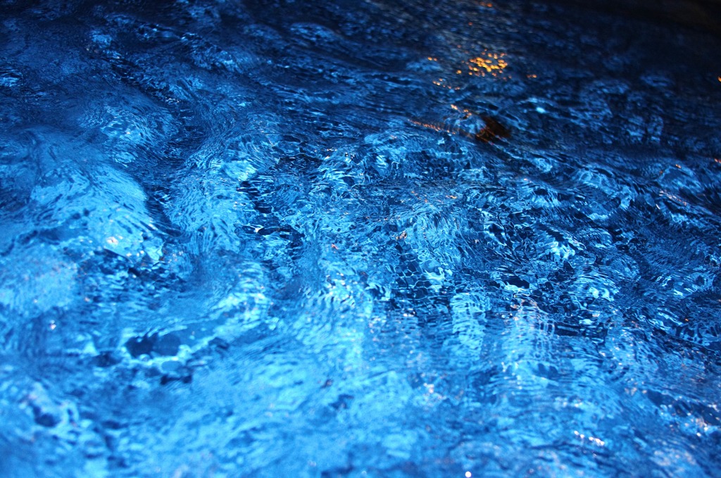 Polygon wave aquarium