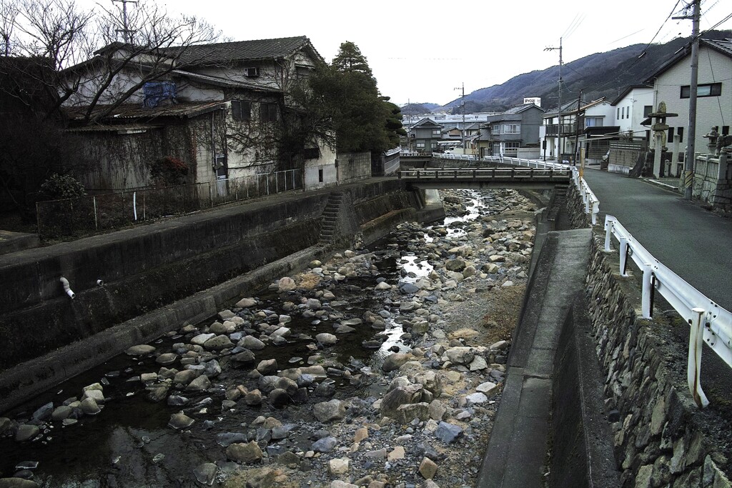 出口川沿いの町並み