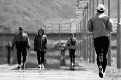 それぞれの休日～河川敷にて