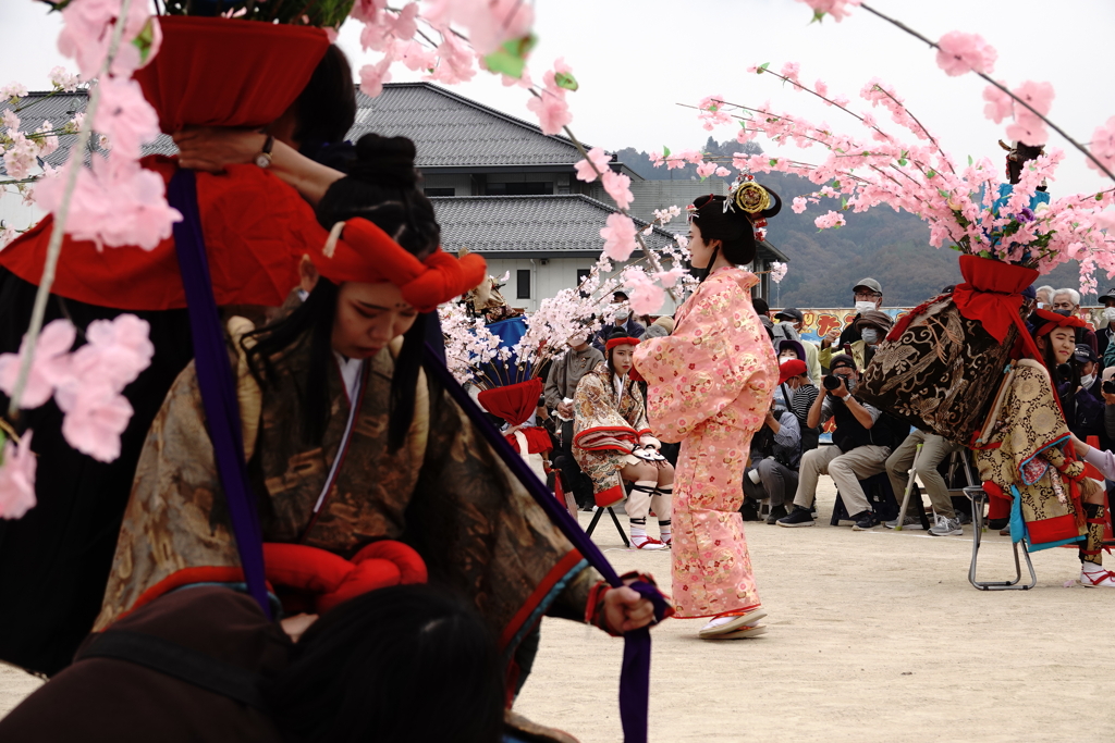 東城お通り～姫様登場