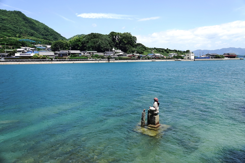 航海の安全を見守る亀の首地蔵さん