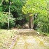 本殿は遥か彼方に～長い参道を喘ぎながら