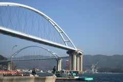 内海大橋と釣り人～