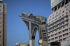 空に向かって駆け上がれ～米子駅前だんだん広場の時計塔　１