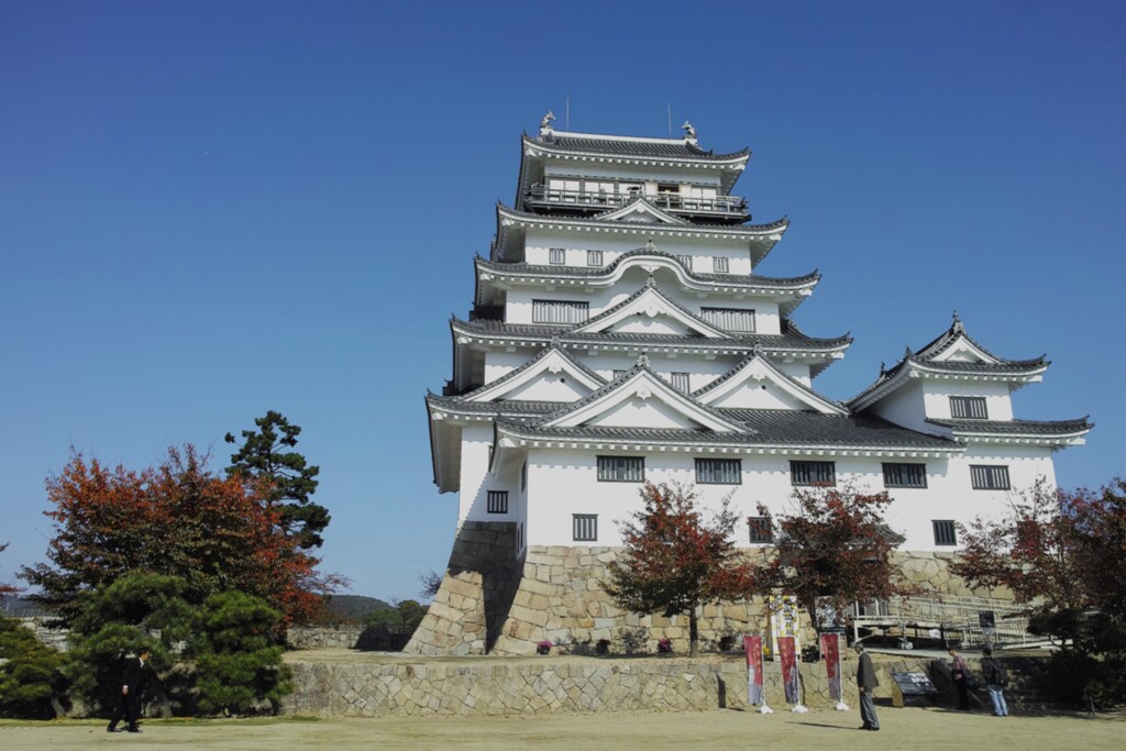 秋空に映える福山城