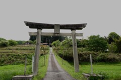 芸備線の踏切のある八幡神社