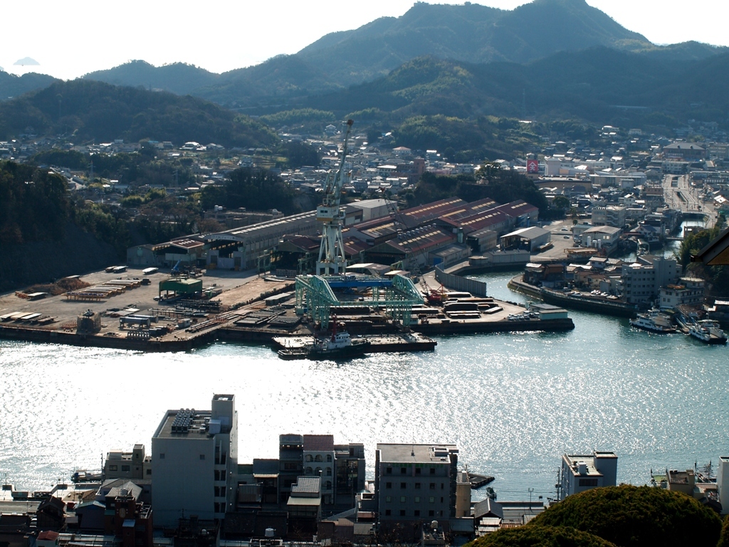 千光寺より向島の造船所の景観