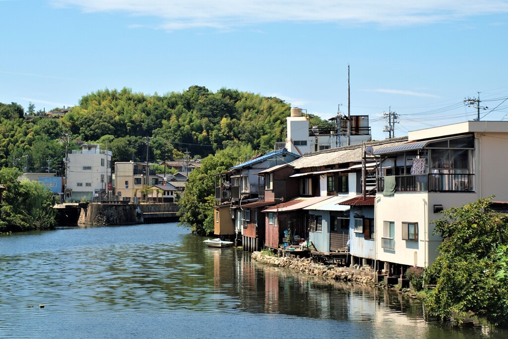 昔ながらの溜川沿い民家～玉島