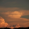 夕陽に染まる東空の雲　２