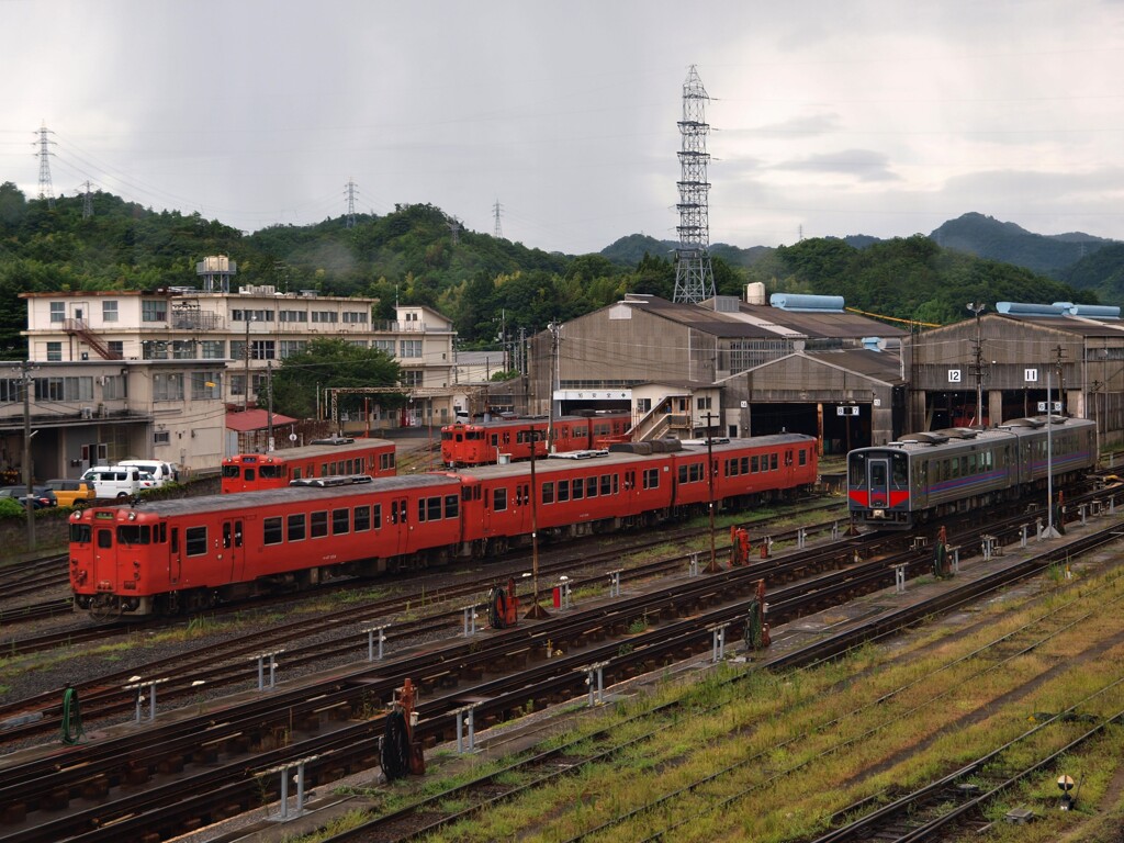 現役の扇型機関庫のある米子駅～