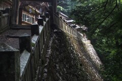 秘境・穴戸山神社～山城のような石垣