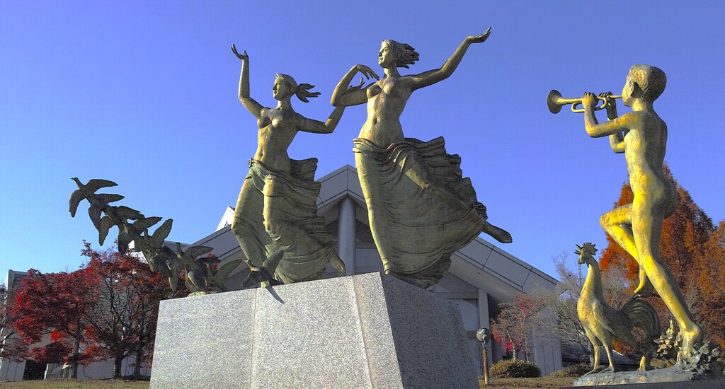 アサー！　朝～圓鍔勝三彫刻美術館