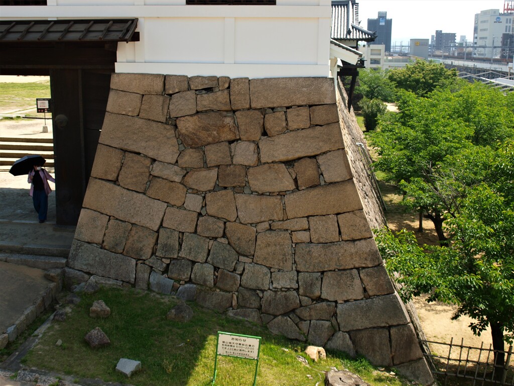 筋鉄御門と石垣～福山城