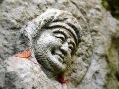 羅漢さんに紅葉を添えて～