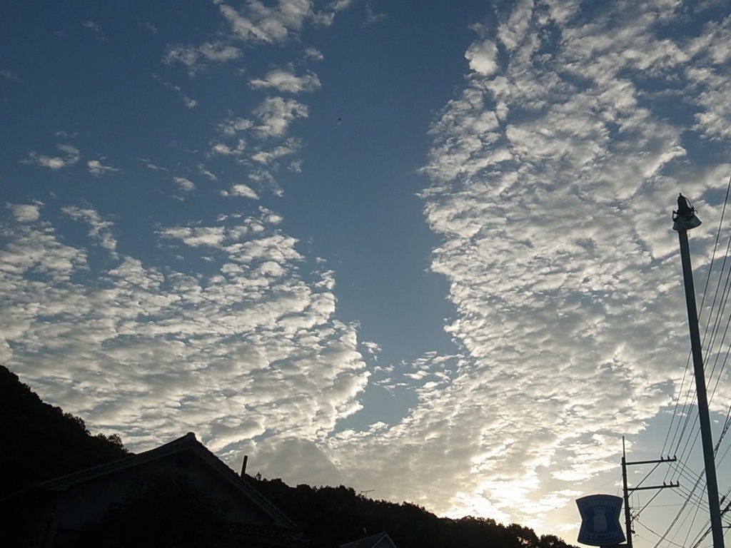 空はすっかり秋