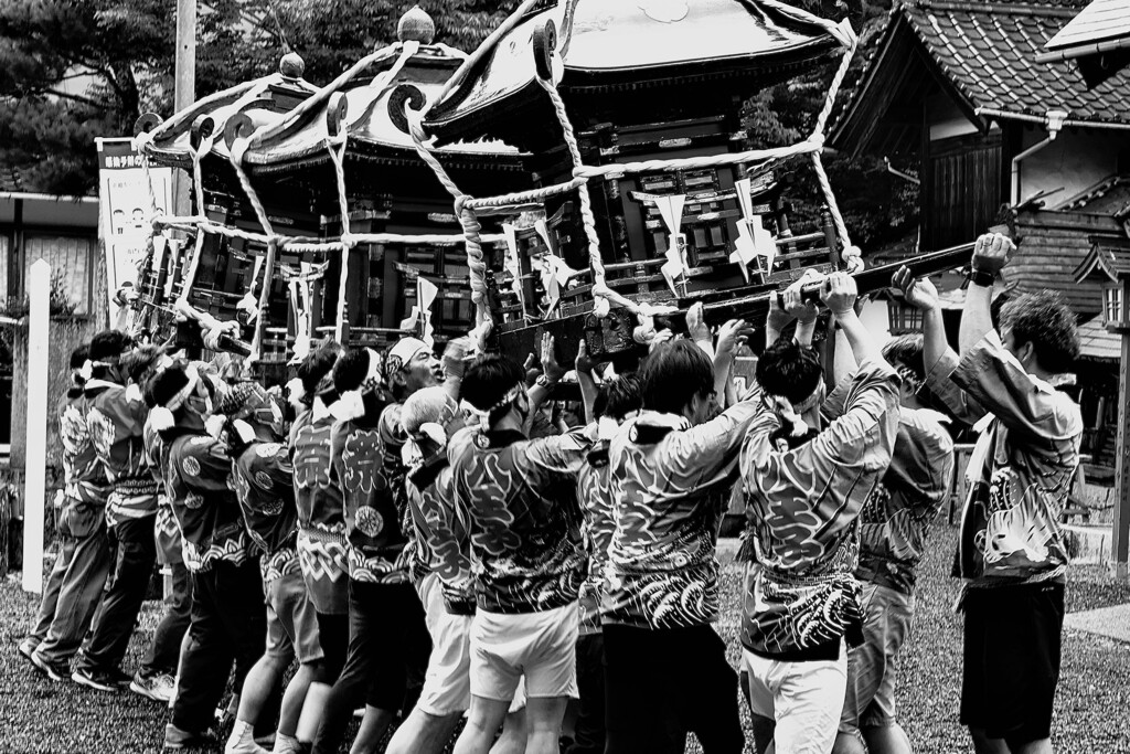 三体神輿・須佐神社～小童(ひち）の祇園祭り