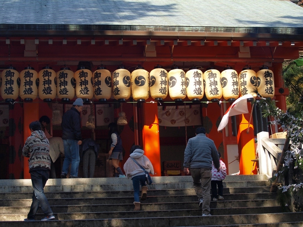 初日さす神社にて～