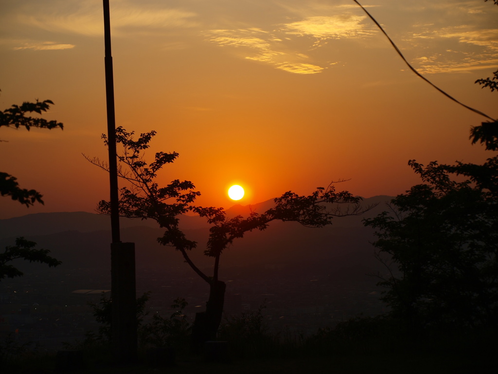 五月晴れ後の夕日