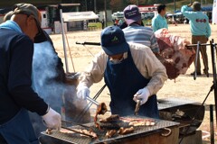 もも肉焼く人は大忙し～モーモー祭