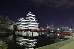 夜の松本城