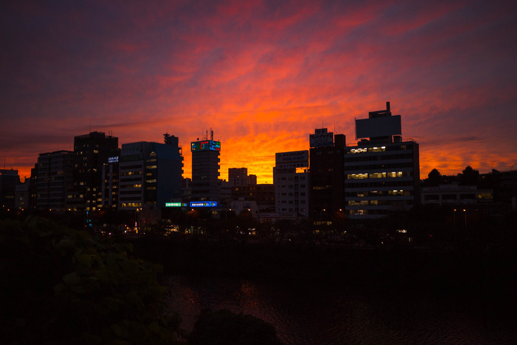 市ヶ谷田町越し