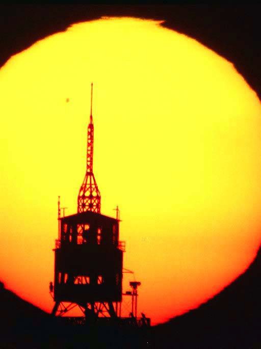 フィルムで。撮った太陽　　最長焦点の夕日！！