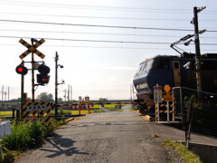 貨物列車が通過する