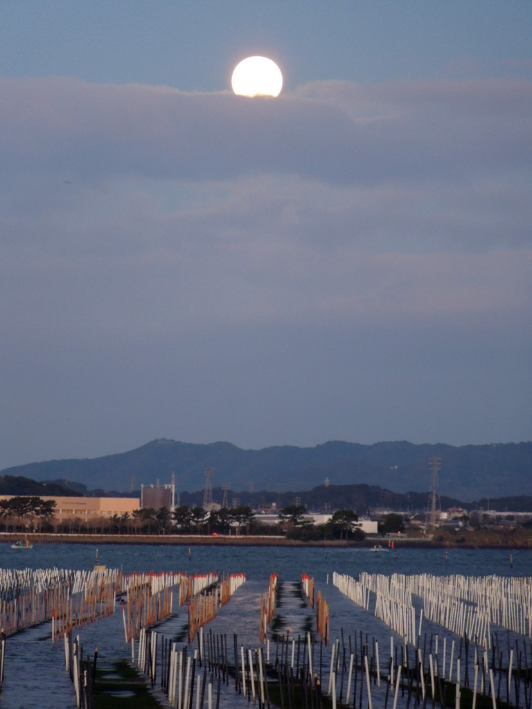 満月の夜は明けて