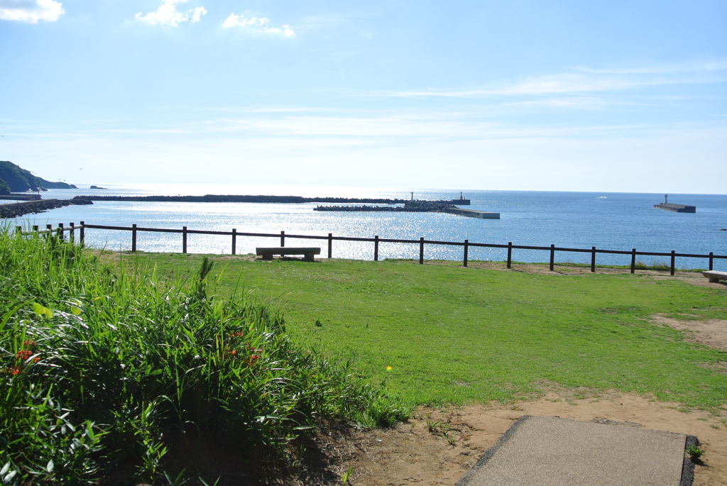 広場と海