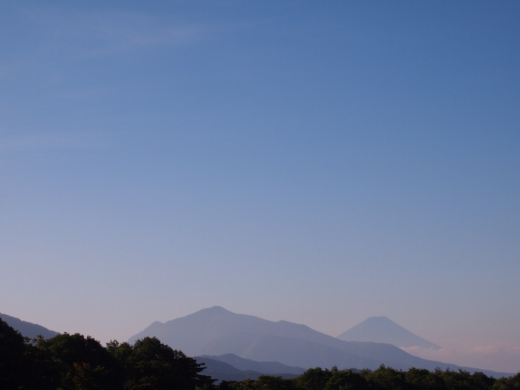 富士を望む丘