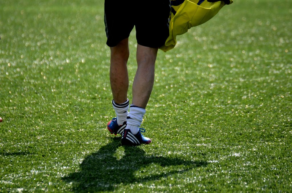 オレの足、サッカーをして