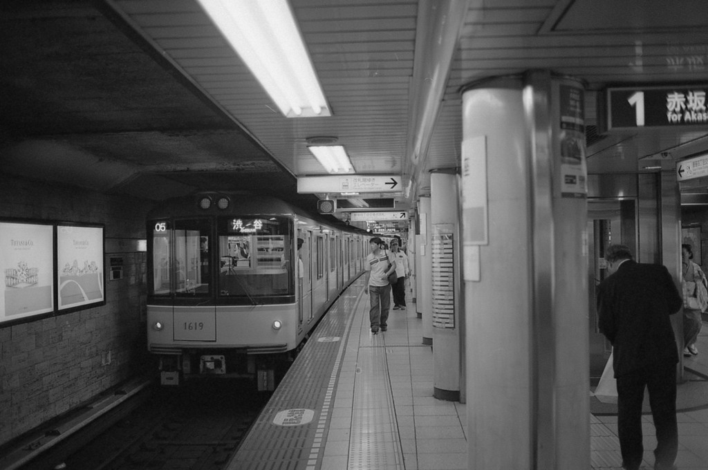 銀座駅_端から