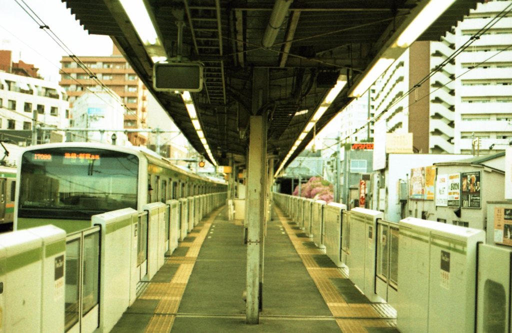駒込駅_端から